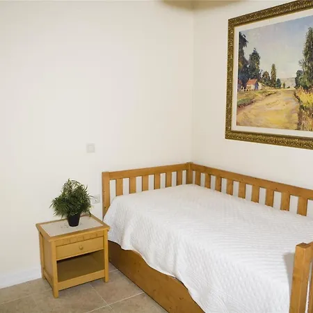 Comfortable House For 10 Persons, With Swimming Pool 度假居